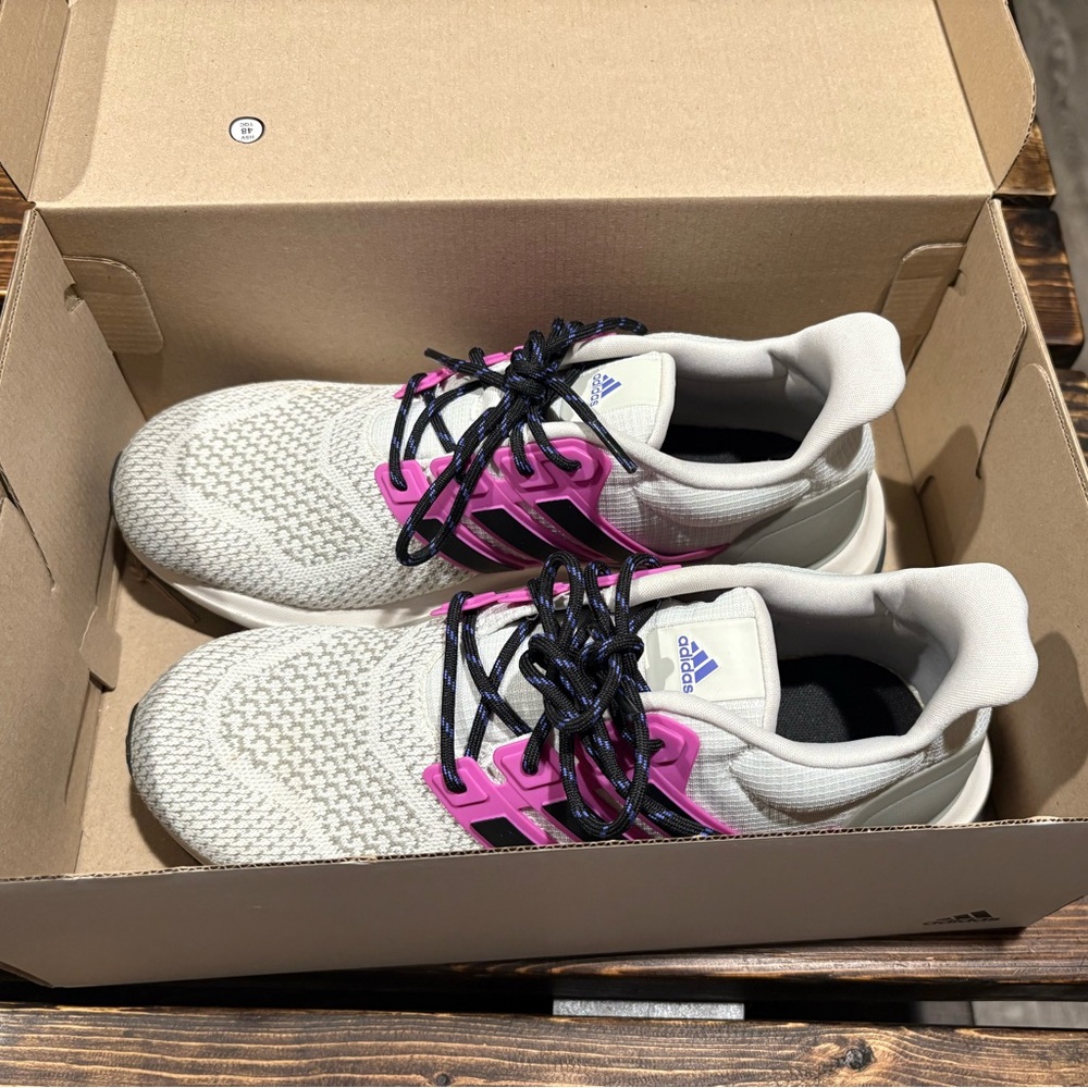 Adidas Ubounce DNA Shoes

Orbit Grey / Core Black / Purple Burst